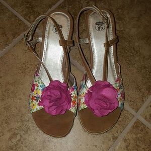 Floral wedges