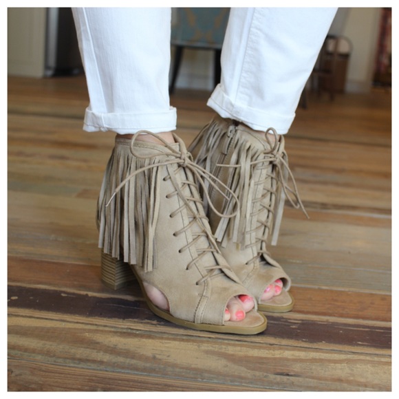Beige fringe lace up bootie - Picture 2 of 4