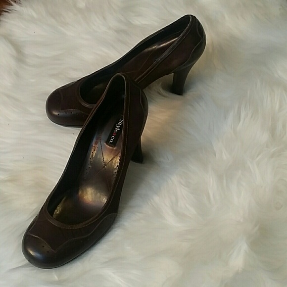 Shoes - Picture 2 of 3