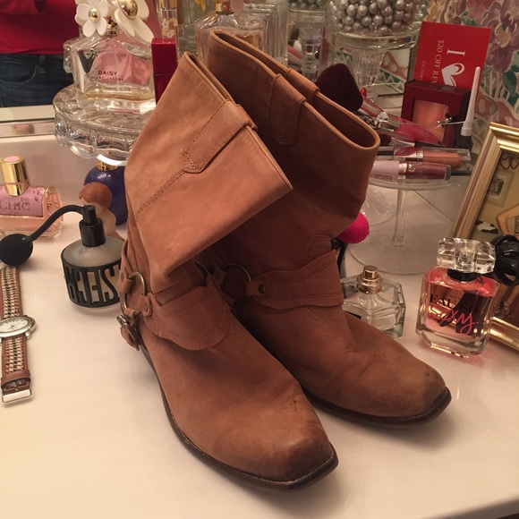 Boots - Picture 3 of 4