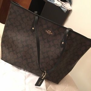 HUGE Coach authentic tote! 😍