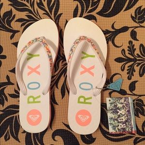 New white and pink Roxy flip flops