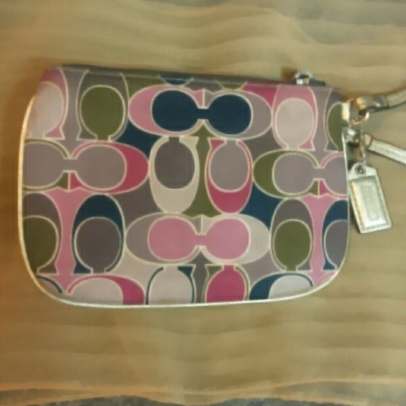 Coach Handbags - Coach wristlet