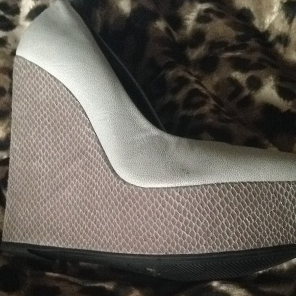 Grey Wedges