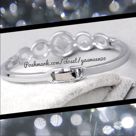 New Silver Circles Diamond Bracelet โจLAST ONE - Picture 2 of 2