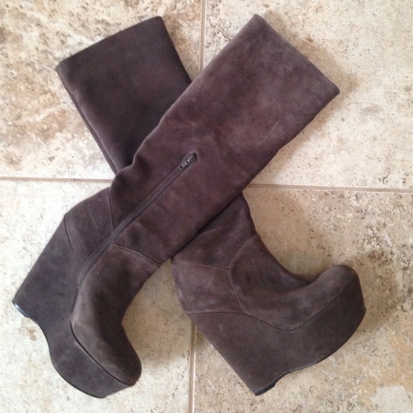 Stuart Weitzman Shoes - Stuart Weitzman suede platform boots