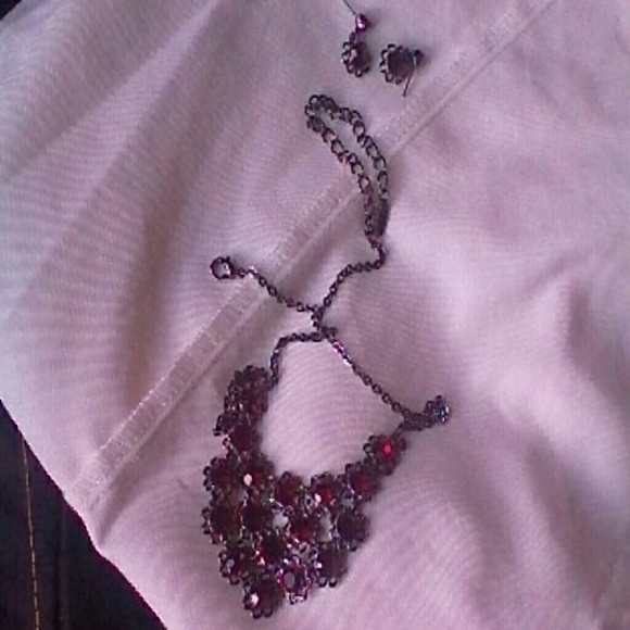 VCLM STATEMENT NECKLACE & EARRINGS GARNET STONES - Picture 4 of 4