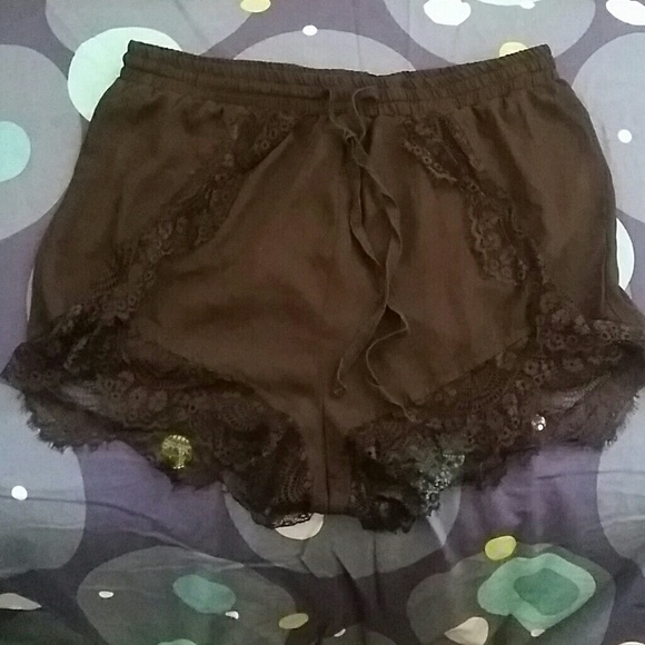 Drawstring lace trim shorts