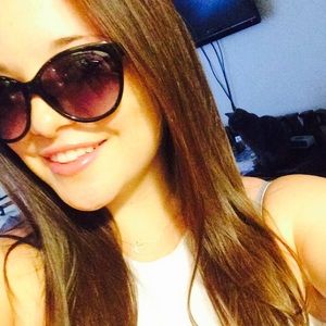 Meet your Posher, Cierra