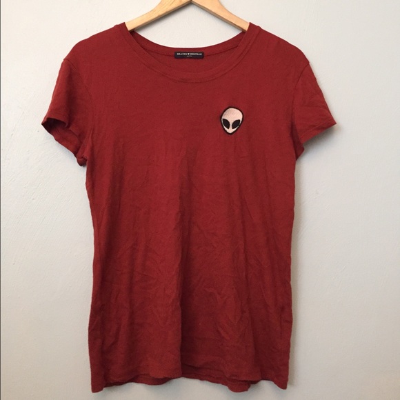 Rust colored alien head embroidered t-shirt