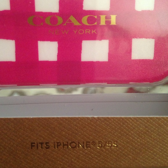 🎀 Coach Phone Case 🎀 - Picture 2 of 4