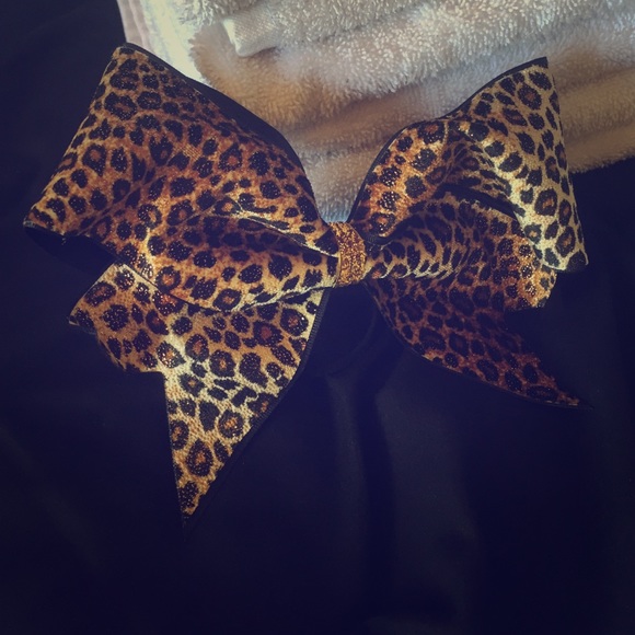 Bundle cheer bows