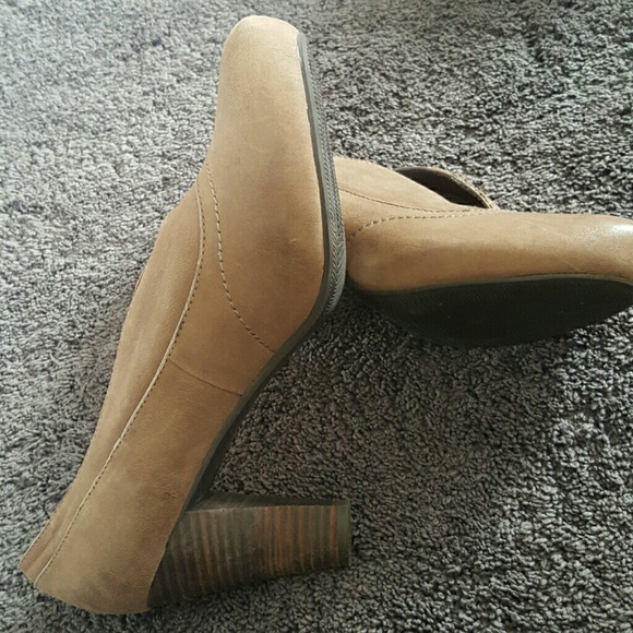 Shoes - Picture 2 of 4