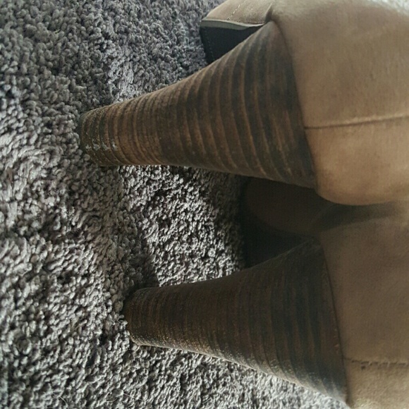 Shoes - Picture 4 of 4