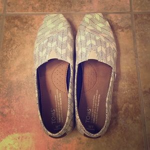 TOMS shoes size 7