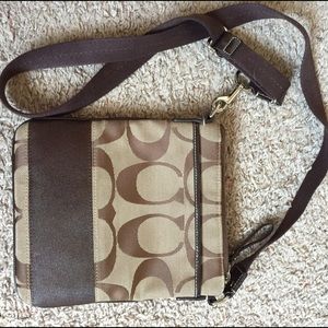 Crossbody Coach purse