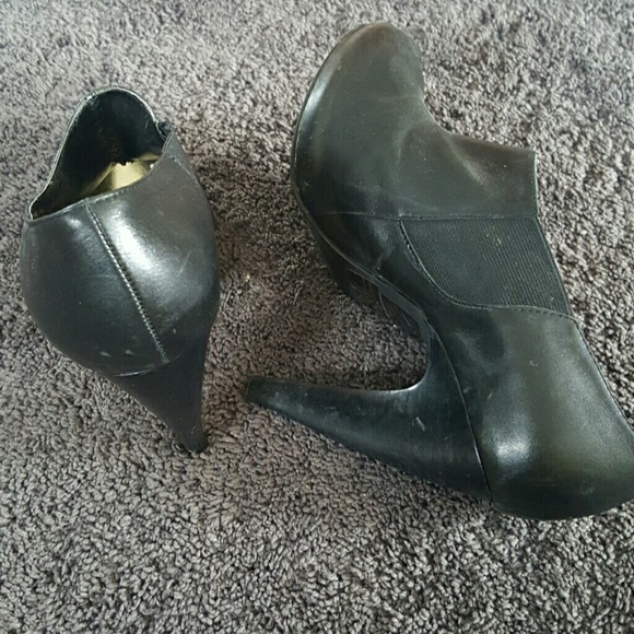 Pumps - Picture 2 of 3