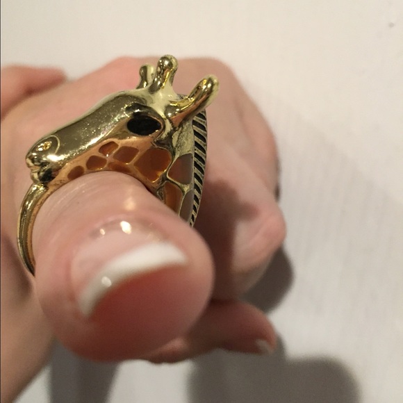 Giraffe ring