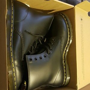 Black smooth doc martens