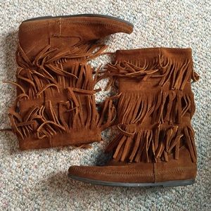 Minnetonka fringe boots