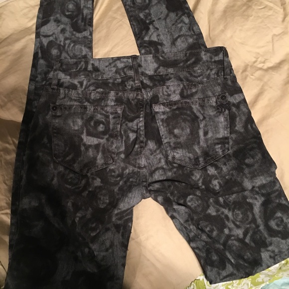 🌸🌸🌸🌸🌸🌸 - Picture 3 of 4