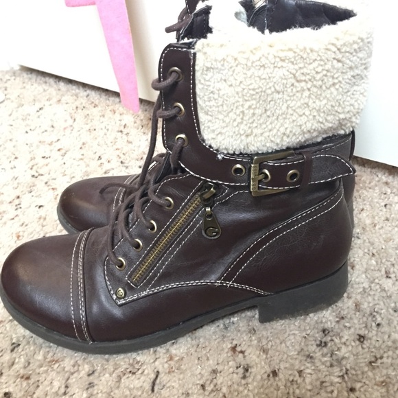 Combat boots