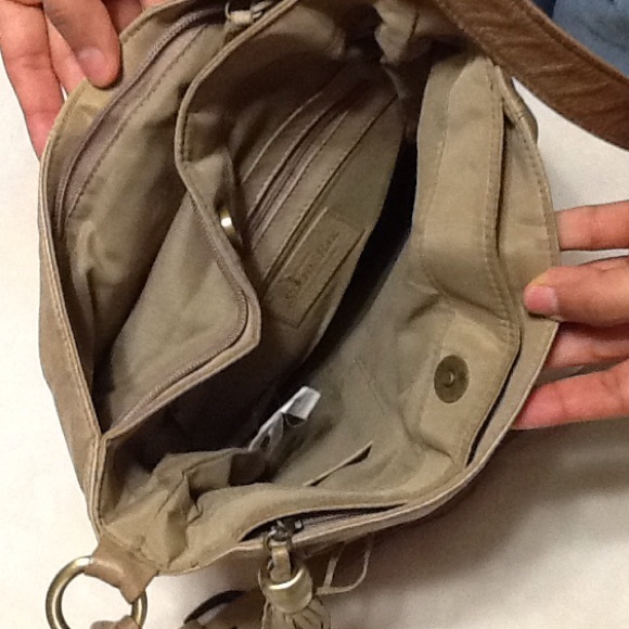 Light tan synthetic leather purse - Picture 3 of 4