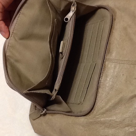 Light tan synthetic leather purse - Picture 4 of 4