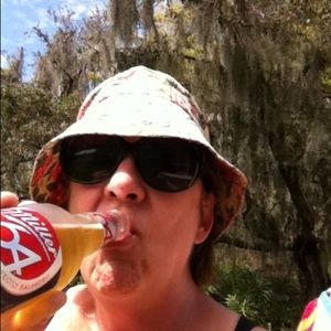 Meet your Posher, Lois