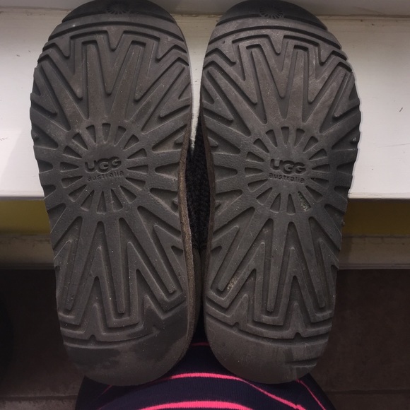 Char Coal gray classic cardigan / knit tall Uggs🎉 - Picture 3 of 4