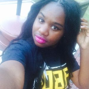 Meet your Posher, Tazia