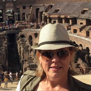 Meet your Posher, Lisa