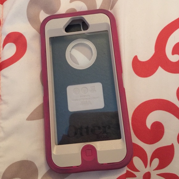 Pink otterbox!!! Fits a 5/5s