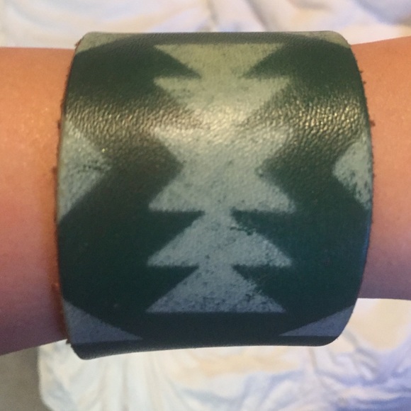Aztec bangle - Picture 3 of 3