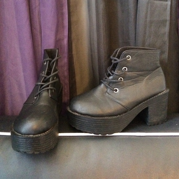 👽 Black Platform Boots 🙀