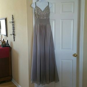 REDUCED! Gorgeous and Elegant formal Gown Size 10