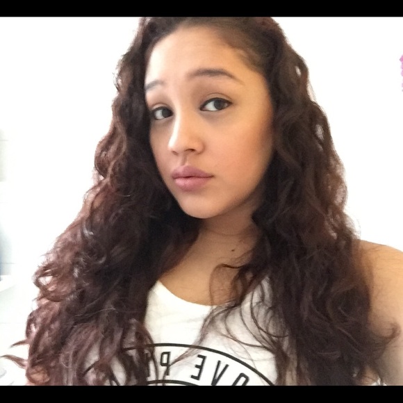 Meet your Posher, Jessica - Picture 3 of 4