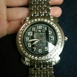 Stainless steel and water resistant ice zone watch