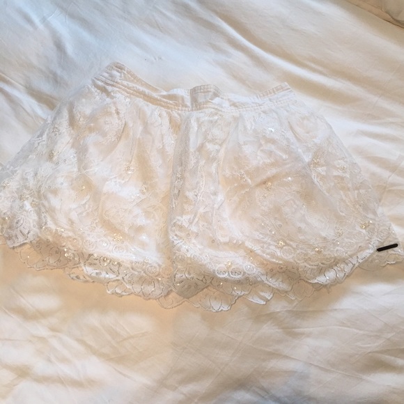 Abercrombie and Fitch white skirt lace small