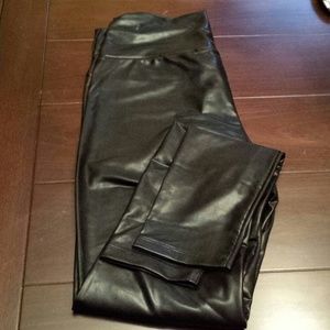 Black liquid leggings