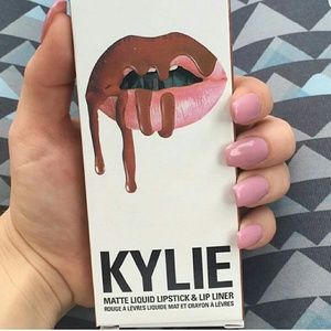 Kylie Lip Kit in Dolce K