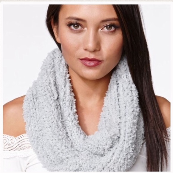 Kendall & Kylie Infinity Scarf ⛄️❄️