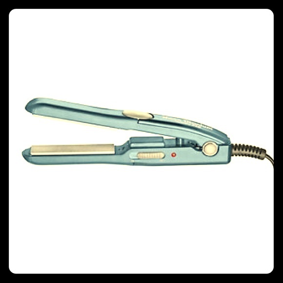 Never been used Nano titanium BaByliss® pro (mini)