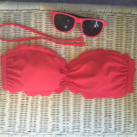 Pink swimsuit & sunglasses😎
