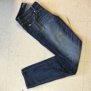 AE Medium Wash Skinny jeans