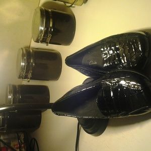 Size 6m Clarks bendable black aligator loafers