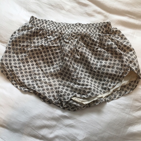 Abercrombie and Fitch Shorts drapey pattern