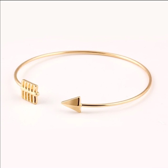 GlamVault Jewelry - Gold Shooting Arrow Cuff Bracelet