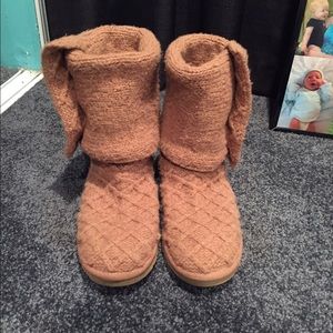 Chestnut Cross-Knit Uggs