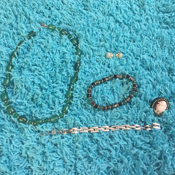 Necklace, bracelet, earnings, ring